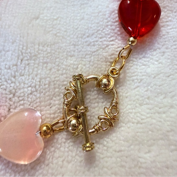 Glass Heart Bracelet in Pink and Red Ombré - Picture 2 of 4